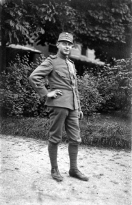 F46 Jan Wiekart als militair ca 1924